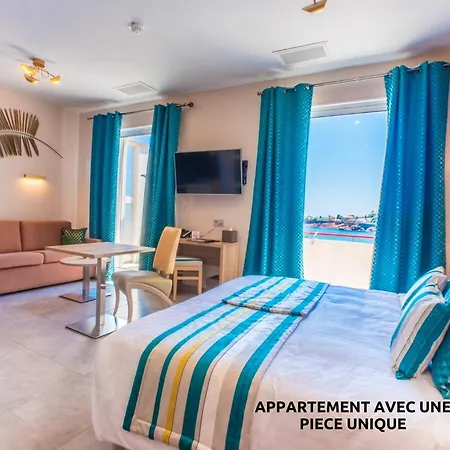 Et Les Flots Bleus 4*