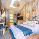 Et Les Flots Bleus Apart Otel