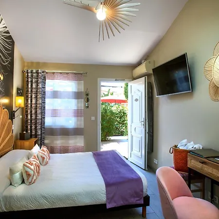 Et Les Flots Bleus Hotel apartamentowy Saint-Raphaël