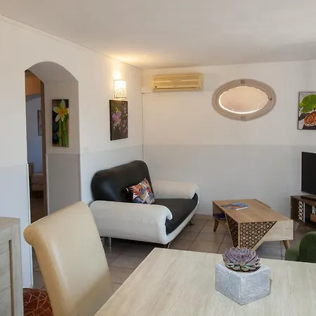 Aparthotel Et Les Flots Bleus