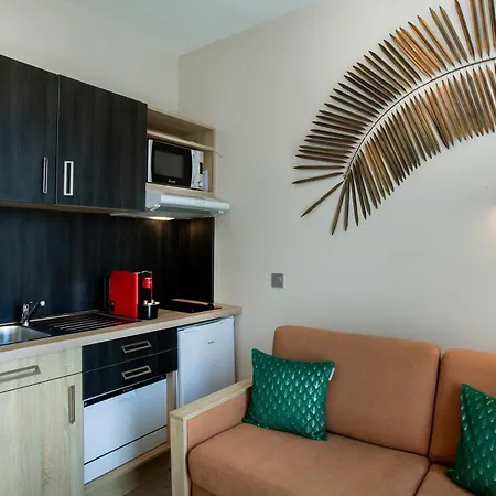 Et Les Flots Bleus Aparthotel