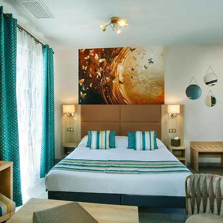 Et Les Flots Bleus Aparthotel Saint-Raphael (Var)