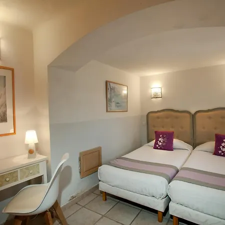 Et Les Flots Bleus Aparthotel