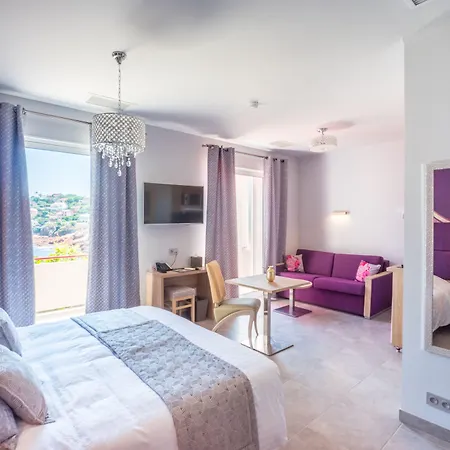 Et Les Flots Bleus 4*