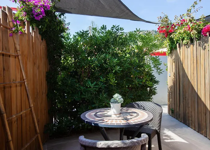 Апарт-отель Et Les Flots Bleus 4*