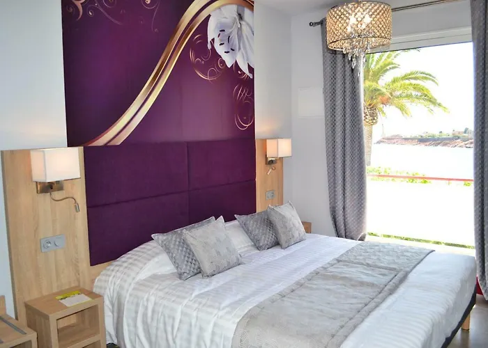 Апарт-отель Et Les Flots Bleus